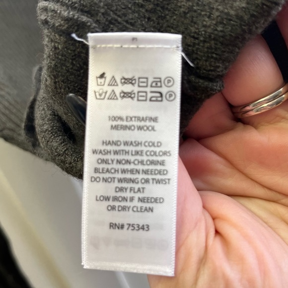 ⬇️$45 Adrienne Vittadini green 100% extra fine merino wool  sweater size M - Picture 4 of 5